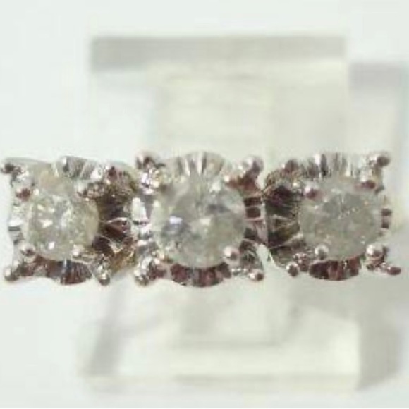 Beautiful diamond ring, 10 karat yellow gold three diamonds - Picture 5 of 11